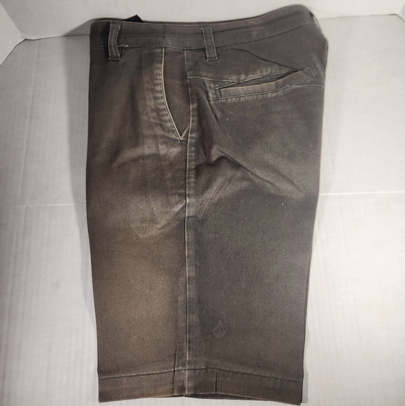 Men's Volcom 9" Distressed Flat Front Shorts - Picture 5 of 6